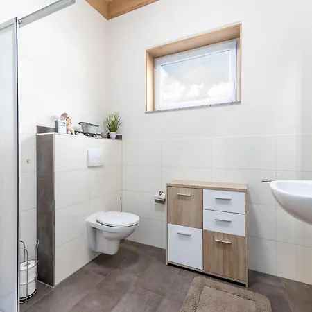 Ferienhaus Lakeside Comfort In Hallschlag, Cleaning Included *